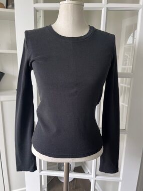 AMO Black Long-Sleeve Ribbed Crewneck Top